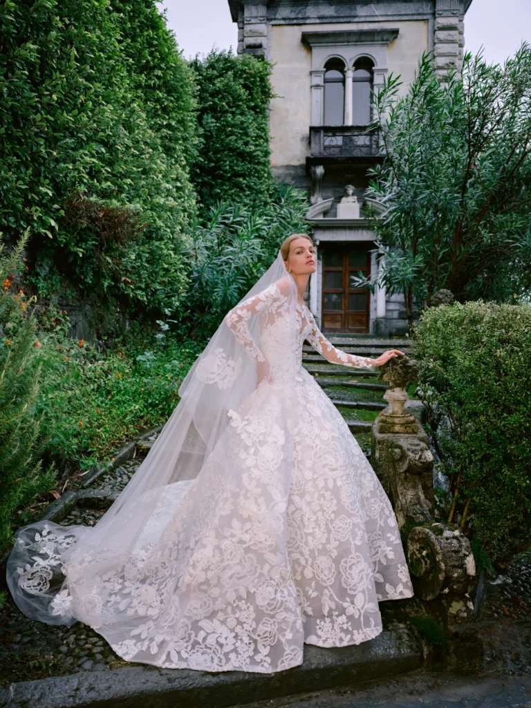 monique lhuillier wedding dress